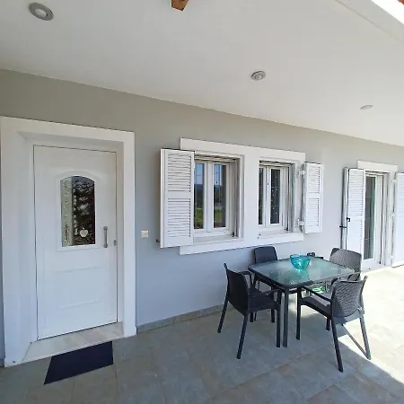 Apartamento Eleonas 1, Lygia *